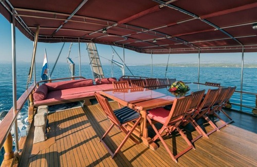 Kastel Gomilica Boat Rental | Sun-Kissed Sailing Adventure in Split, Croatia
