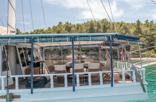 Kastel Gomilica Boat Rental | Sun-Kissed Sailing Adventure in Split, Croatia