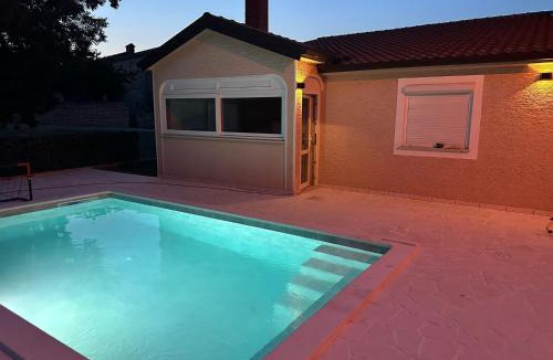 Vrvari Apartment | Sun&Sea Mediterranean Villa with Private Pool, BBQ&Terrace
