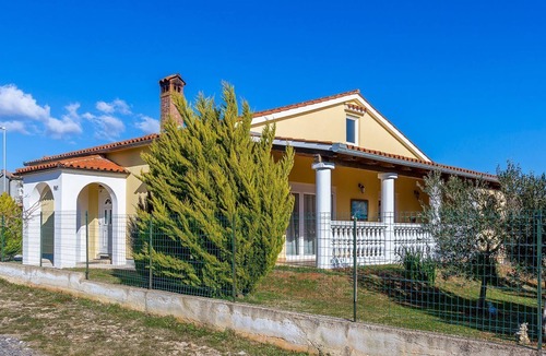 Pomer House | Sunny holiday home near Medulin with large garden
