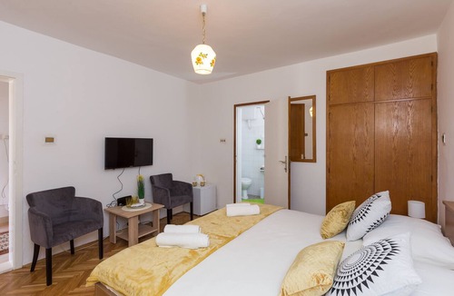 Gruz House | Sunset Bay Room - Double Room with Terrace and Partial Sea View