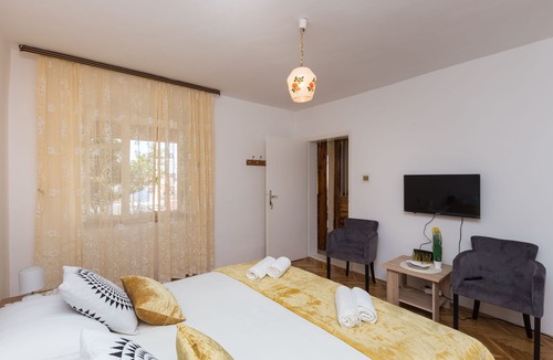 Gruz House | Sunset Bay Room - Double Room with Terrace and Partial Sea View