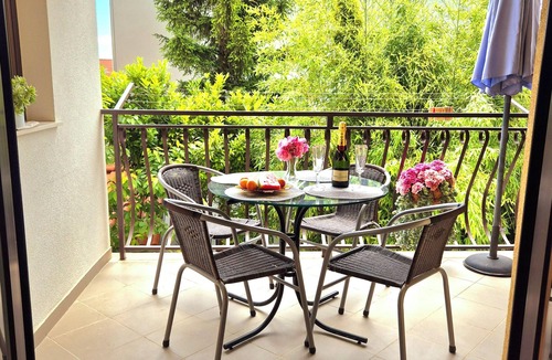 Kastel Novi Apartment | Superior 2-bedroom apartment with pool, 4-min walk to beach near Split & Trogir