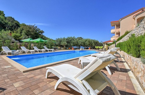 Potocnica Apartment | Superior Apartment with Private Beach & Pool 10