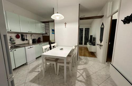 Znjan Apartment | T-star, 2-bedroom apartment with magnificent beach view