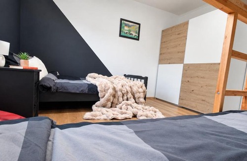 Zalec Apartment | The Black Frame Apartment s teraso in parkiriščem