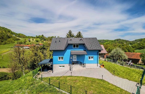 Desinic House | The Blue House with Sauna & Jacuzzi, Desinić, Croatia
