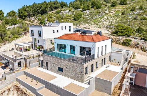 Zaboric Villa | the Tinel -Modern Adriatic Villa with Heated Pool & Sea View near Šibenik