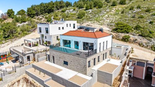 Zaboric Villa | the Tinel -Modern Adriatic Villa with Heated Pool & Sea View near Šibenik