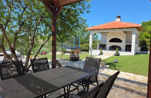 Donje Polje Apartment | The View - vacation home with pool