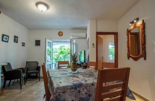 Okrug Donji Apartment | Three bedroom apartment with a swimming pool Okrug Donji, Čiovo (A-25498-c)