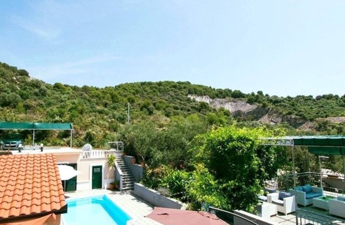 Okrug Donji Apartment | Three bedroom apartment with a swimming pool Okrug Donji, Čiovo (A-25498-c)