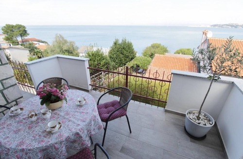 Crveni Vrh Apartment | Three bedroom apartment with balcony and sea view Crveni Vrh, Umag (A-27173-a)