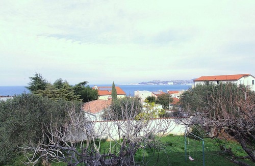Crveni Vrh Apartment | Three bedroom apartment with balcony and sea view Crveni Vrh, Umag (A-27260-a)