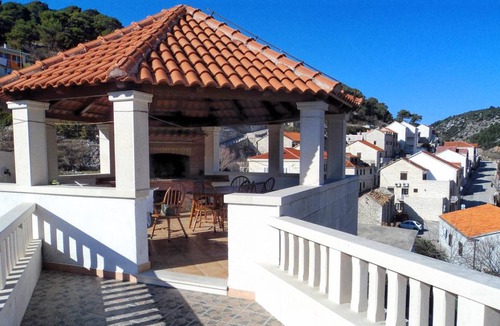 Pucisca Apartment | Three bedroom apartment with terrace Pučišća, Brač (A-754-d)