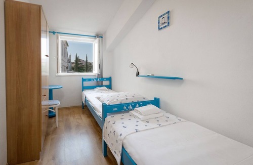 Baska Voda Apartment | Three bedroom apartment near beach Baška Voda, Makarska (A-12209-a)