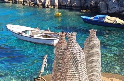 Vrbanj Apartment | Three bedroom apartment near beach Cove Tatinja, Hvar (A-5729-c)