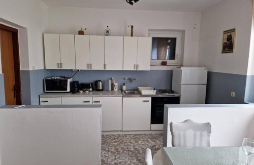 Vidovac Cesaricki Apartment | Three Bedroom Apartment With Balcony And Sea View