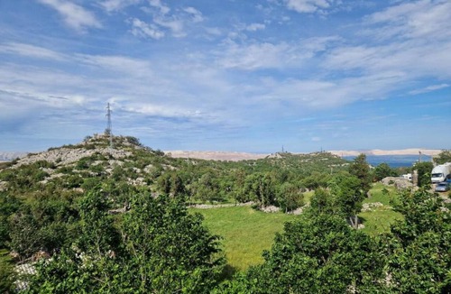 Vidovac Cesaricki Apartment | Three Bedroom Apartment With Balcony And Sea View