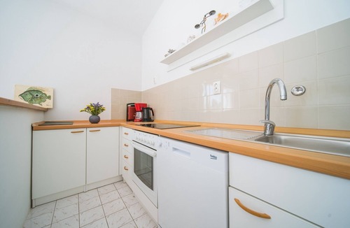Lumbarda Apartment | Three bedroom apartment near beach Lumbarda, Korčula (A-135-a)