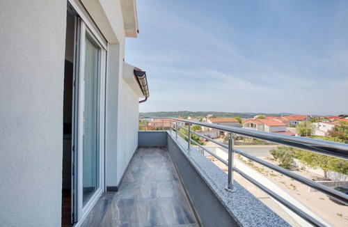 Pirovac Apartment | Three bedroom apartment with terrace and sea view Pirovac, Šibenik (A-18998-a)