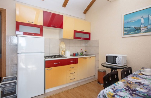 Pirovac Apartment | Three bedroom apartment with balcony and sea view Pirovac, Šibenik (A-22567-c)