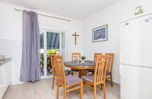 Slatine Apartment | Three bedroom apartment with balcony and sea view Slatine, Čiovo (A-24266-a)
