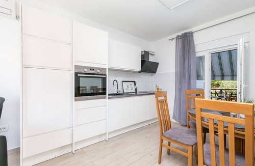 Slatine Apartment | Three bedroom apartment with balcony and sea view Slatine, Čiovo (A-24266-a)