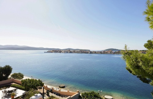 Brodarica Apartment | Three bedroom apartment near beach Brodarica, Šibenik (A-466-a)
