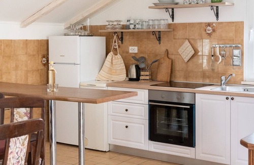 Zrnovo Apartment | Three bedroom apartment near beach Žrnovska Banja, Korčula (A-9705-a)