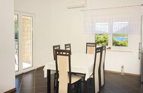 Zrnovo Apartment | Three bedroom apartment near beach Cove Vrbovica, Korčula (A-4452-b)