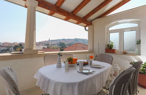 Postira Apartment | Three bedroom apartment near beach Postira, Brač (A-6053-a)