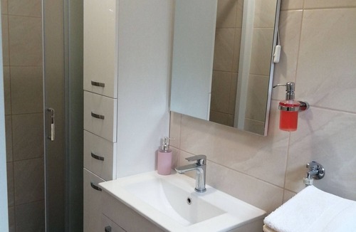 Postira Apartment | Three bedroom apartment with terrace Postira, Brač (A-12051-a)