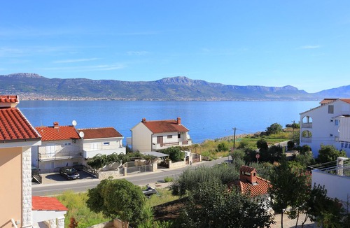 Municipality of Trogir Apartment | Three bedroom apartment with terrace and sea view Slatine, Čiovo (A-9433-c)