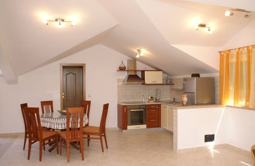 Supetar Apartment | Three bedroom apartment with terrace and sea view Supetar, Brač (A-4274-b)