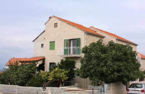 Supetar Apartment | Three bedroom apartment with terrace and sea view Supetar, Brač (A-5667-c)