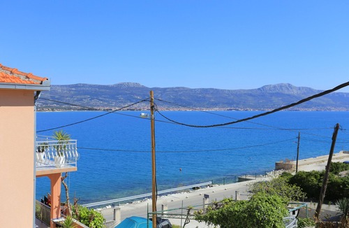 Arbanija Apartment | Three bedroom apartment with balcony and sea view Arbanija, Čiovo (A-18224-a)