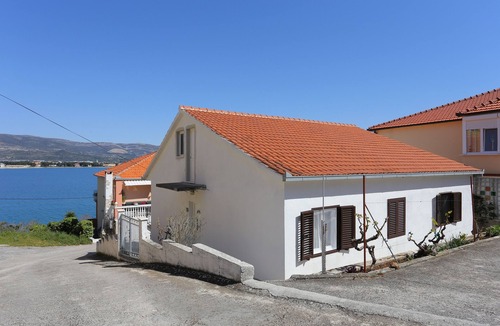 Arbanija Apartment | Three bedroom apartment with balcony and sea view Arbanija, Čiovo (A-18224-a)
