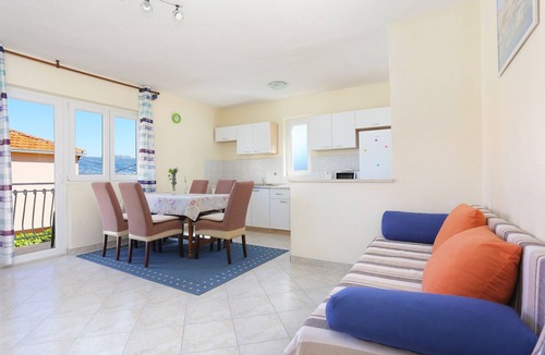 Arbanija Apartment | Three bedroom apartment with balcony and sea view Arbanija, Čiovo (A-18224-a)