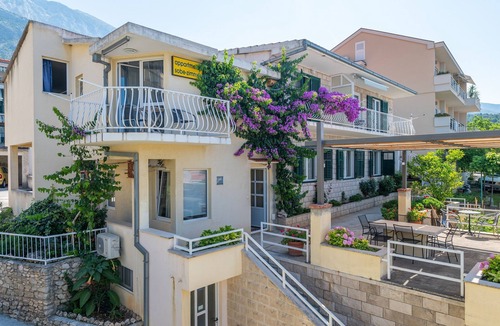 Tucepi Apartment | Three bedroom apartment with terrace Tučepi, Makarska (A-6856-b)
