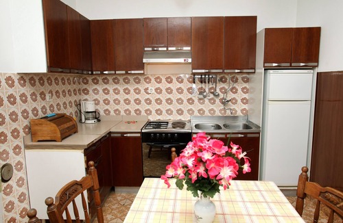 Vinisce Apartment | Three bedroom apartment near beach Vinišće, Trogir (A-4892-a)