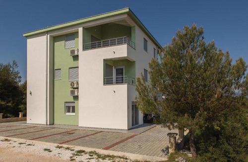 Trogir Apartment | Three-Bedroom Apartment In Saldun