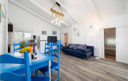 Tar Apartment | Three-Bedroom Apartment In Porec