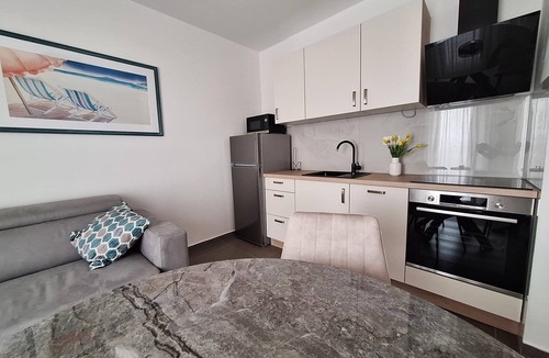 Kraj Apartment | Three bedroom apartment near beach Tkon, Pašman (A-6262-d)