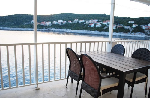 Zavalatica Apartment | Three bedroom apartment near beach Zavalatica, Korčula (A-182-a)
