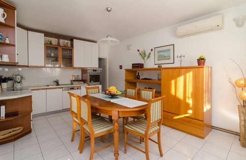 Nin Apartment | Three bedroom apartment with terrace Nin, Zadar (A-11900-a)