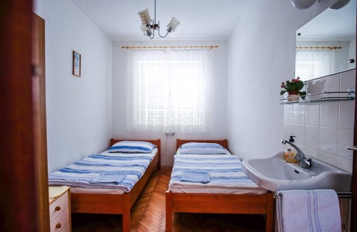 Barbat na Rabu Apartment | Three bedroom apartment with terrace and sea view Barbat, Rab (A-14431-a)