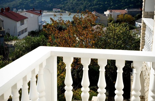Kampor Apartment | Three bedroom apartment with terrace and sea view Kampor, Rab (A-14998-a)