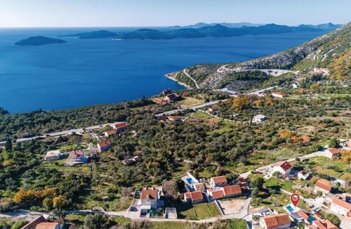 Brsecine House | Three-Bedroom Holiday Home in Brsecine