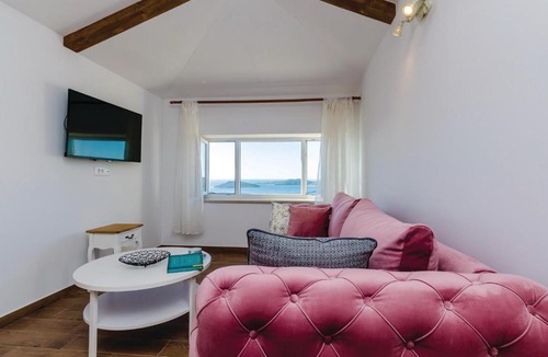 Brsecine House | Three-Bedroom Holiday Home in Brsecine